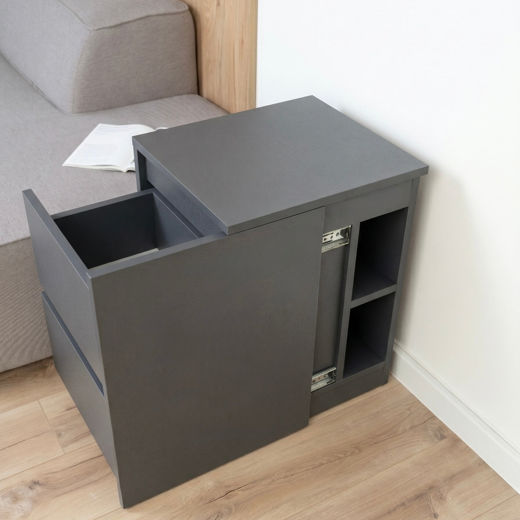 Comodino con contenitore nascosto con serratura B26