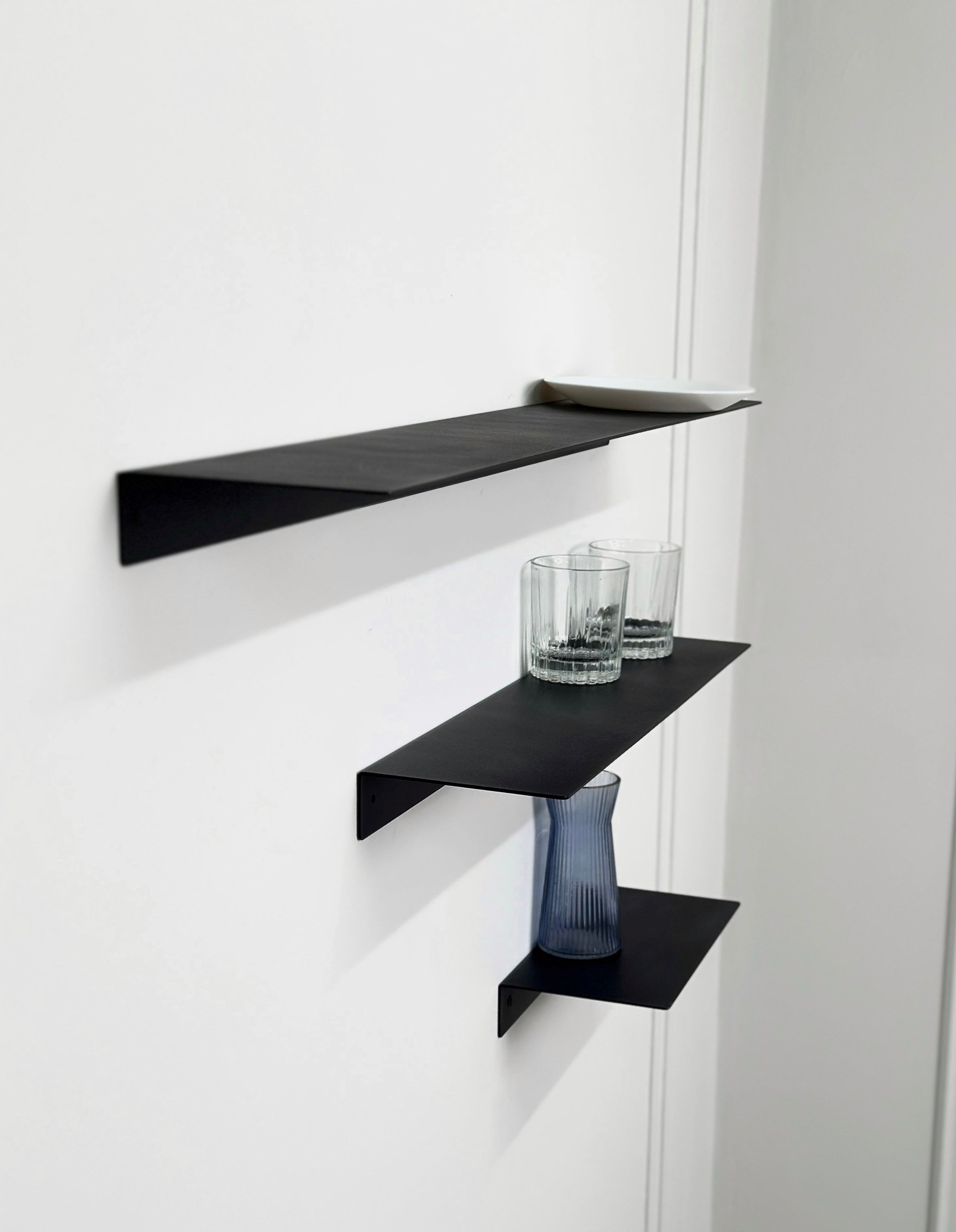 Minimalist Floating Metal Wall Shelf – Powder-Coated Steel