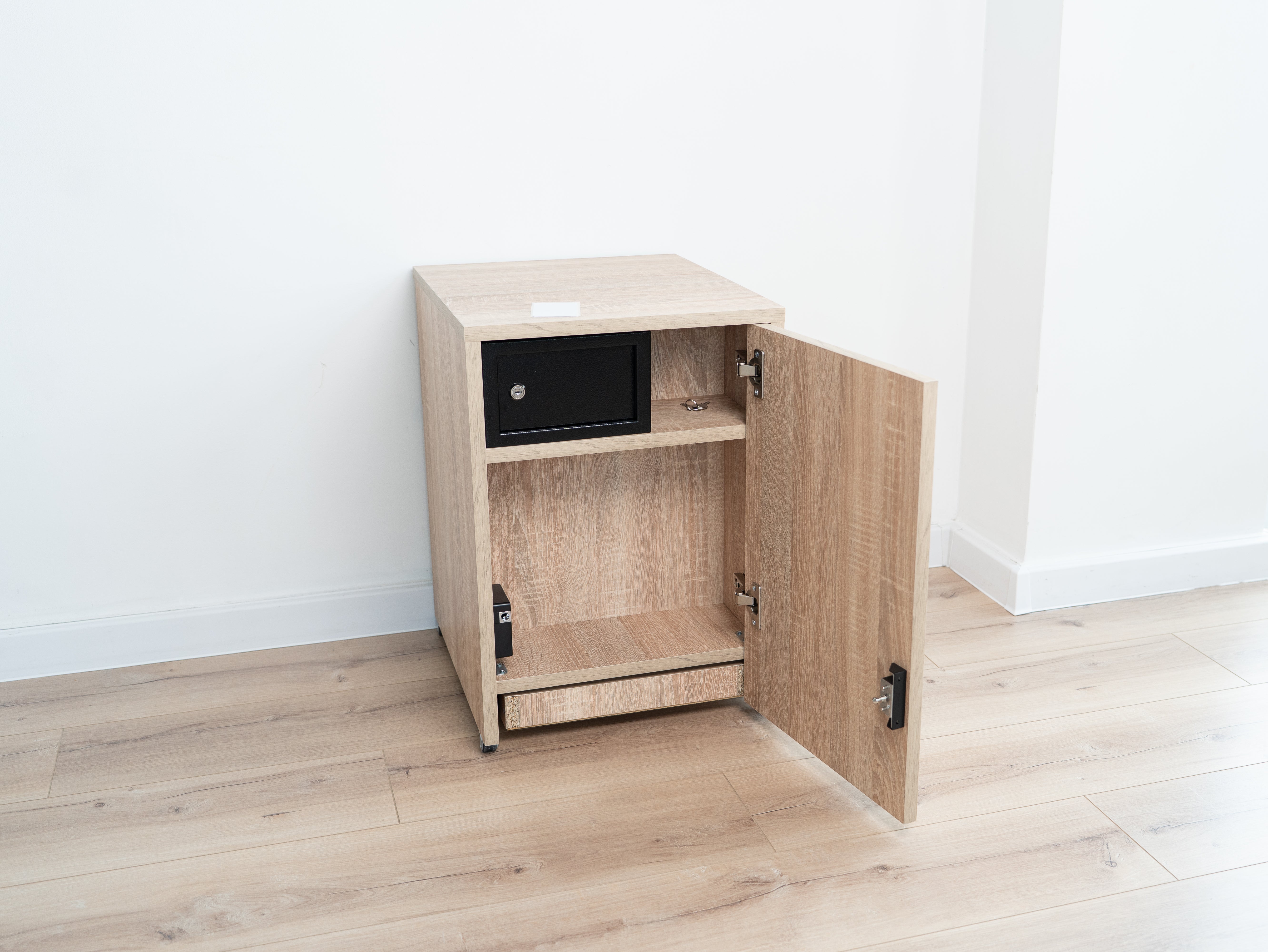 Moderner Nachttisch mit verstecktem Metalltresor und RFID-Schloss – B36