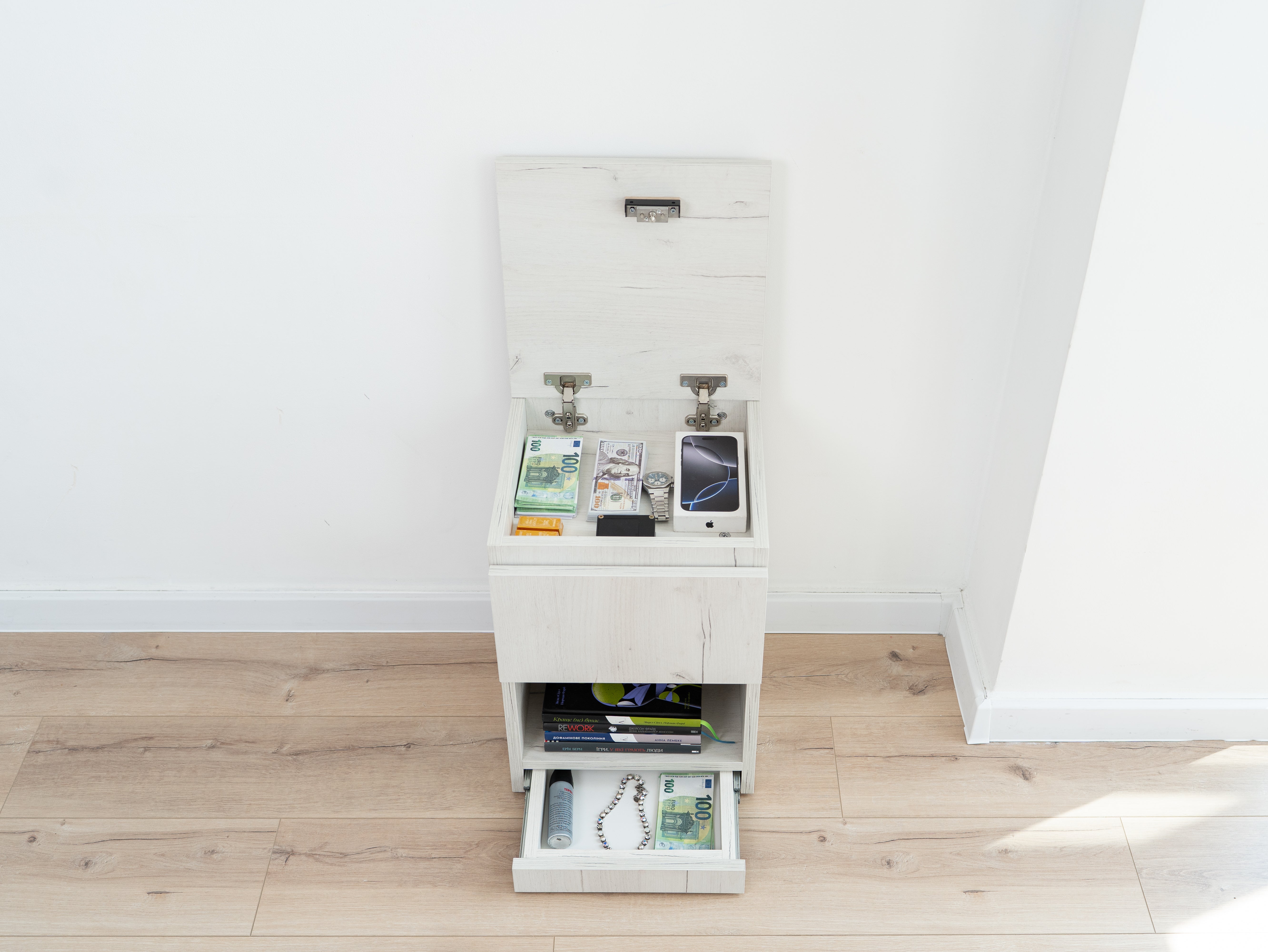 Schmaler Nachttisch mit zwei versteckten Fächern und RFID-Schloss – B38