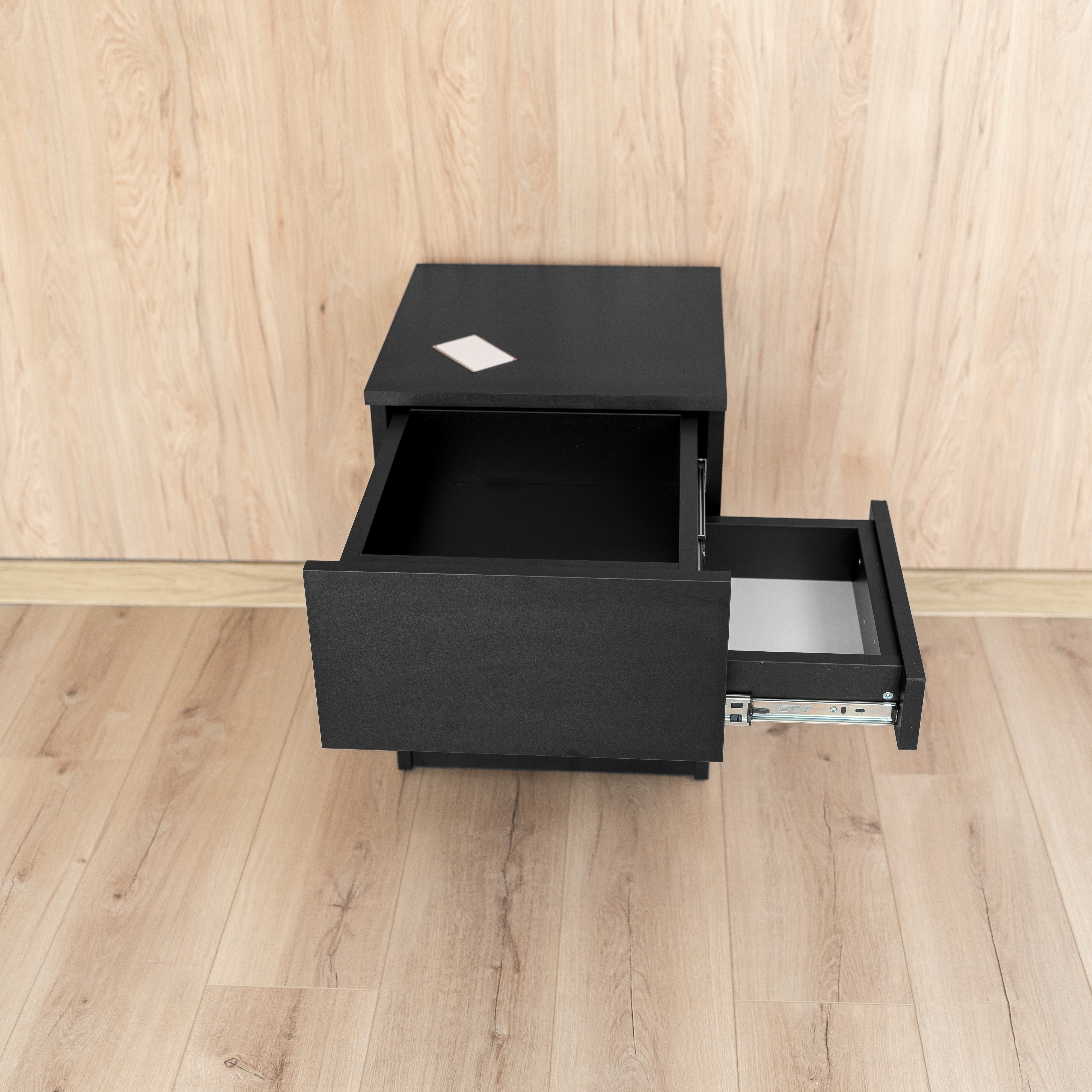 Comodino con contenitore nascosto con serratura B30