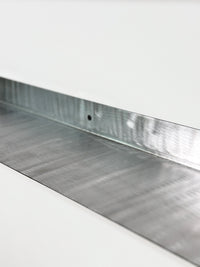 Minimalistisches schwebendes Wandregal aus Metall – pulverbeschichteter Stahl
