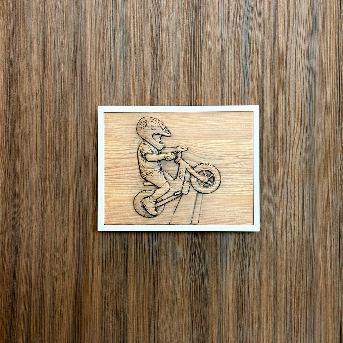 Decorazione murale fotografica personalizzata con vano portaoggetti RFID nascosto – D01